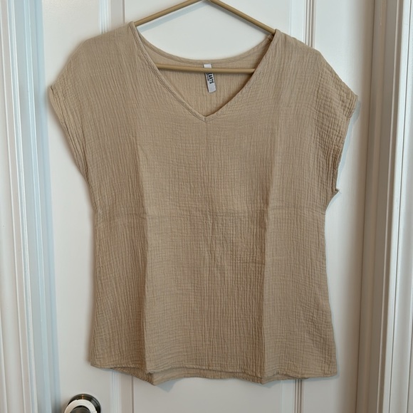 Matching shirt and shorts set - Picture 2 of 10